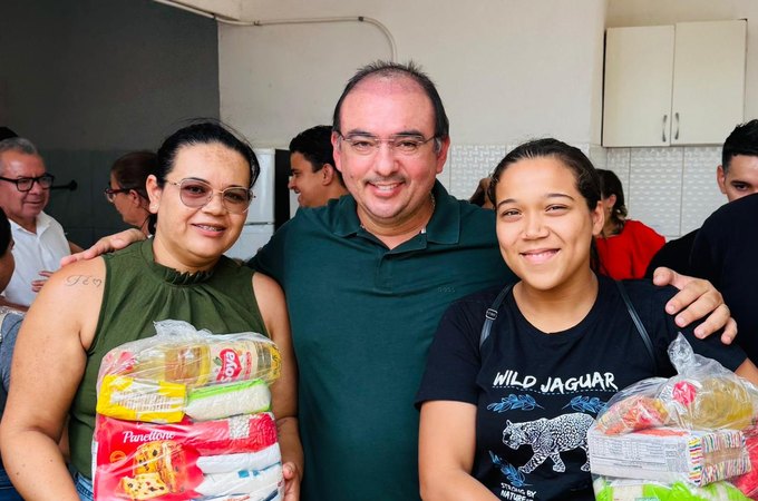 Prefeitura de Junqueiro entrega cestas básicas a famílias atendidas pela Casa da Sopa