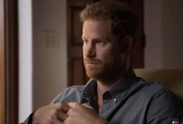 Príncipe Harry trabalha em biografia 'extremamente danosa' à monarquia