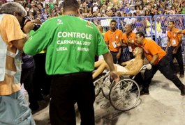 Acidente em carro da Unidos da Tijuca deixa feridos na Sapucaí