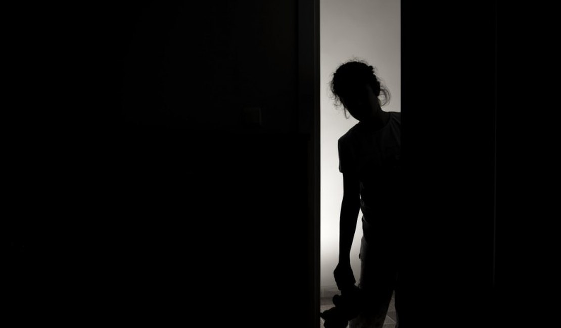 Idoso que estuprou e engravidou a sobrinha da esposa é preso 10 anos após o crime em São Miguel dos Campos