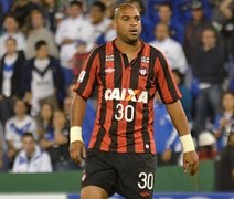 Apos dua faltas, Atlético-PR dispensa Adriano