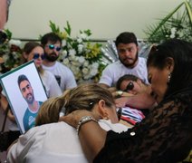 Corpo do jogador alagoano Arthur Maia é velado no Parque das Flores, em Maceió