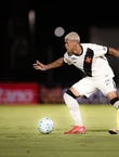 Cauan Barros, do Vasco, sofre acidente de carro no Rio e não viaja para jogo com o Boca