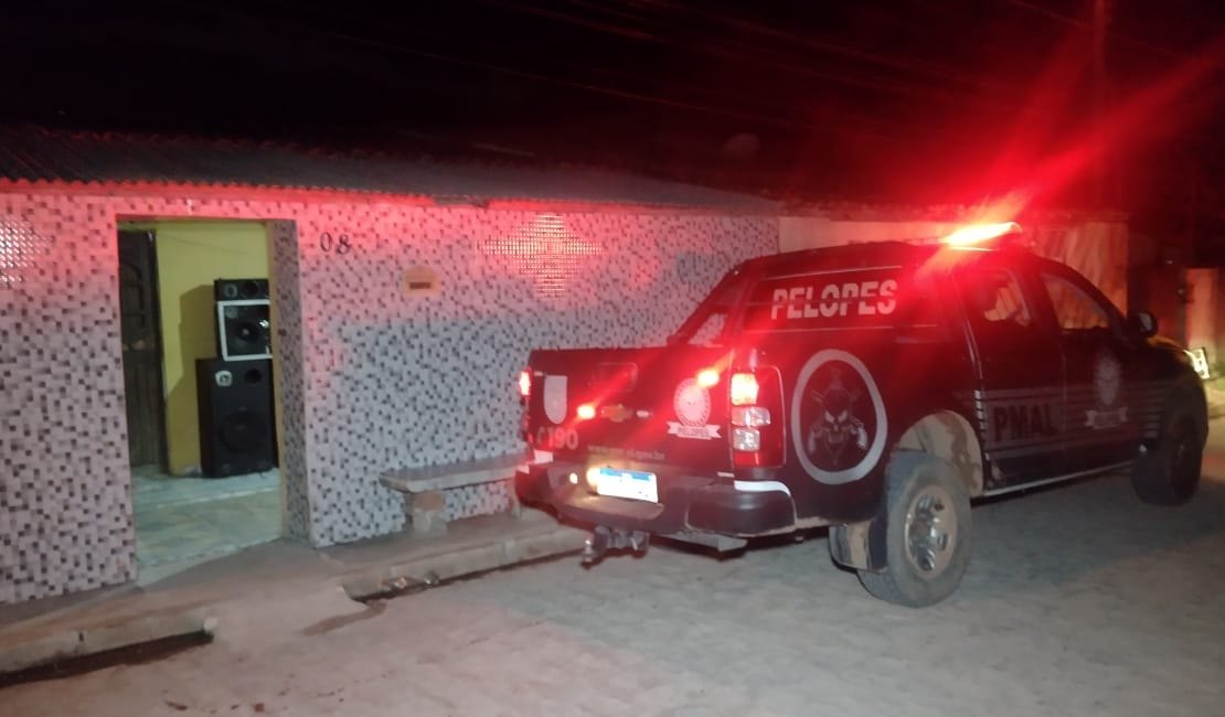 Homem é morto na frente das filhas após buscar copo d'água para assassino em Arapiraca