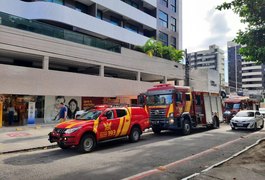 Apartamento tem princípio de incêndio e assusta moradores, em Maceió