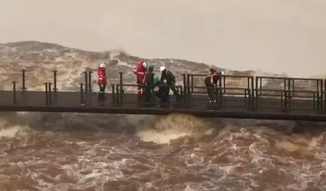 Cataratas do Iguaçu: grades da passarela voltam a ser retiradas após três anos devido à alta na vazão
