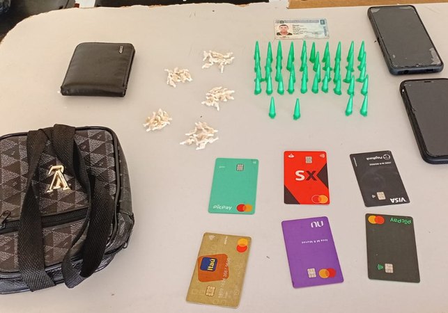 Colombiano é preso em flagrante por tráfico de drogas em Arapiraca; PM apreendeu cocaína e crack