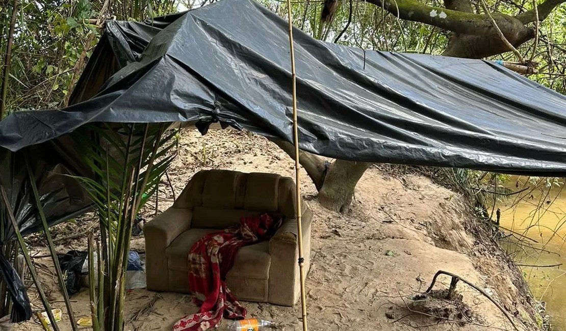 Operação prende suspeitos de tráfico e homicídios acampados na beira de rio em Porto Calvo