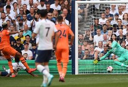 Com gol de brasileiro e polêmica, Newcastle surpreende e vence Tottenham em Londres