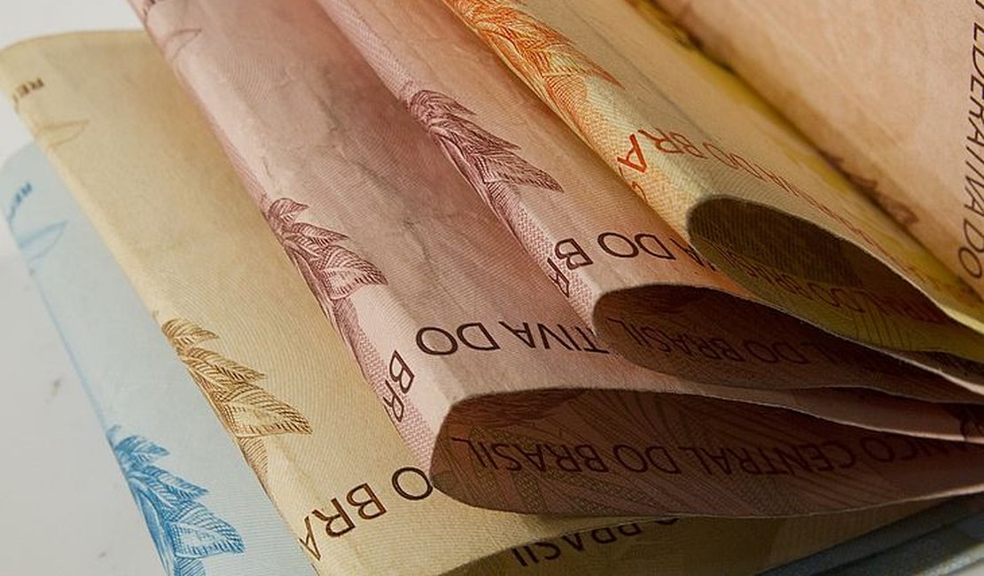 Congresso aprova lei que define novo valor do salário mínimo
