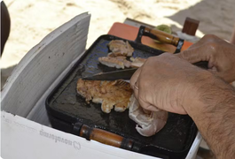 Queijo coalho, churrasco e óculos de sol não podem ser vendidos em praia no litoral de SP