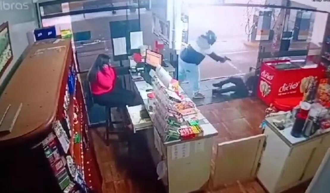 VÍDEO: Funcionário de posto de combustíveis é assassinado com vários tiros ao fim do expediente