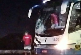 Colisão entre ônibus e moto deixa homem morto na ﻿BR-101, em São Miguel dos Campos