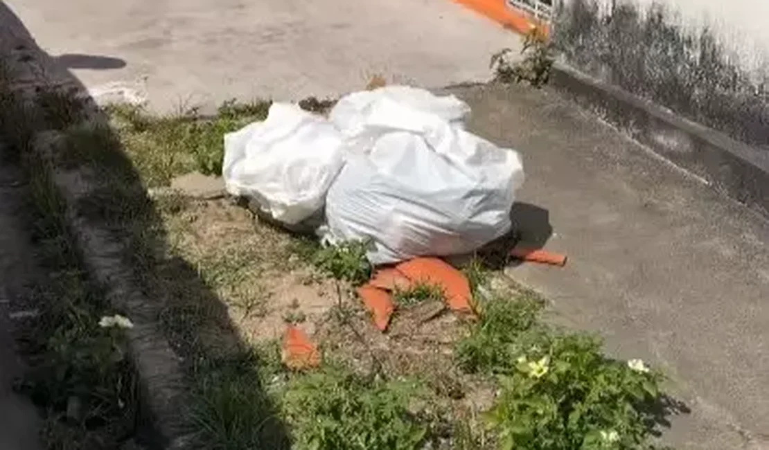 Bebê é encontrado morto dentro de sacola de lixo em Delmiro Gouveia