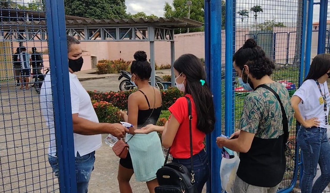 Já é Notícia no Enem: Veja como foi a abertura e o fechamento dos portões em escolas de Arapiraca