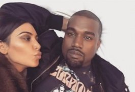 Kim Kardashian e Kanye West estão 'morando' em lados opostos durante crise
