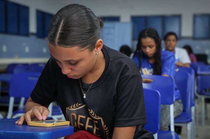 Rede estadual conquista 45 medalhas nas olimpíadas alagoanas de Química, Matemática e Quimeninas
