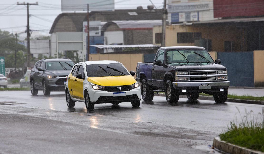 Detran Alagoas orienta condutores sobre importância da redução de velocidade e mais atenção nas vias em dias chuvosos