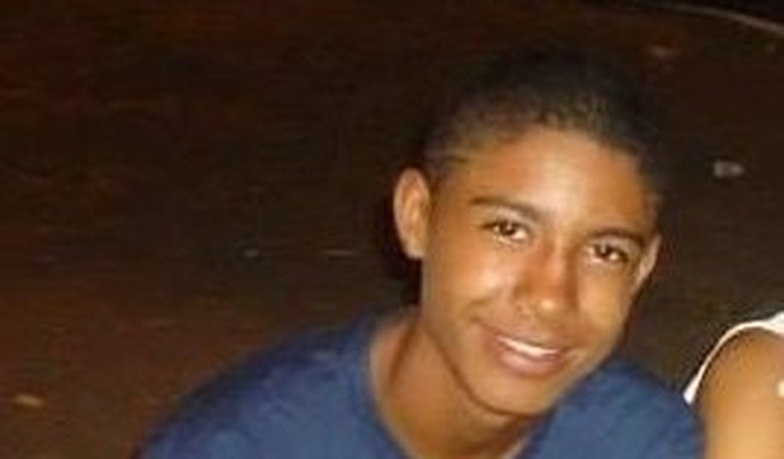 Confusão entre jovens deixa um morto durante passagem de bloco em Penedo