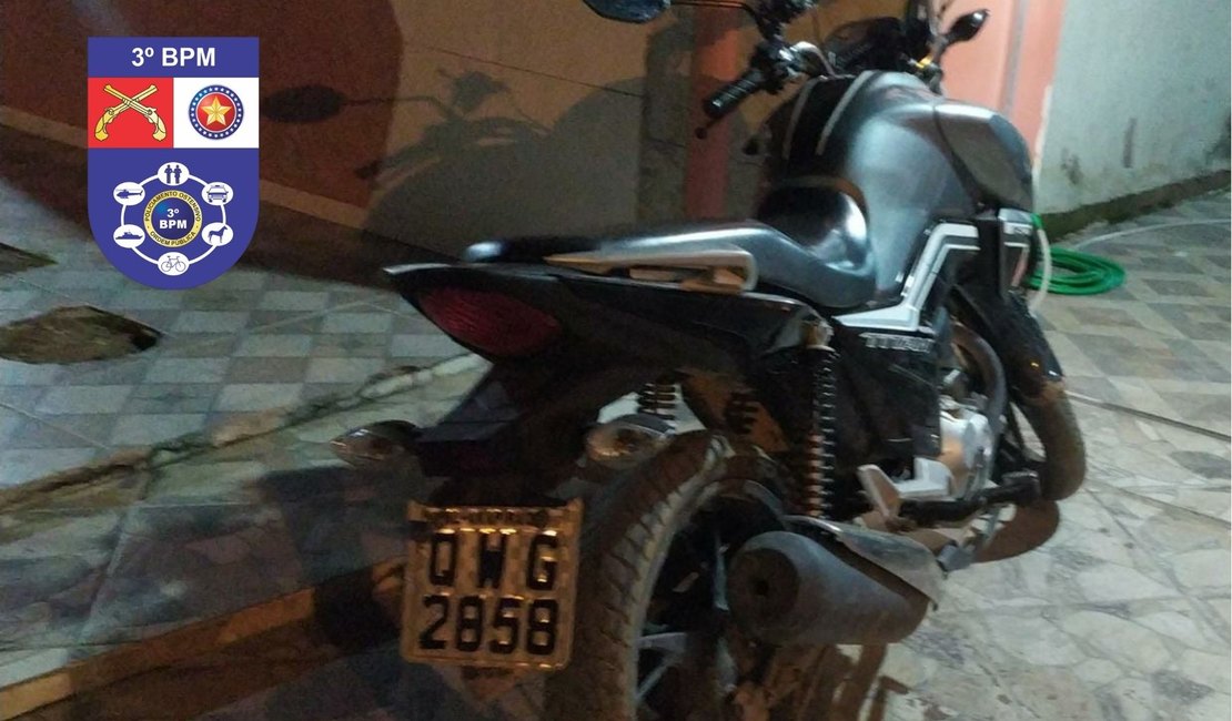 Guarnição da Rocam do 3º BPM recupera veículo com queixa de roubo, em Arapiraca