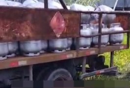 Motociclista morre atropelado por caminhão após colisão em Maceió