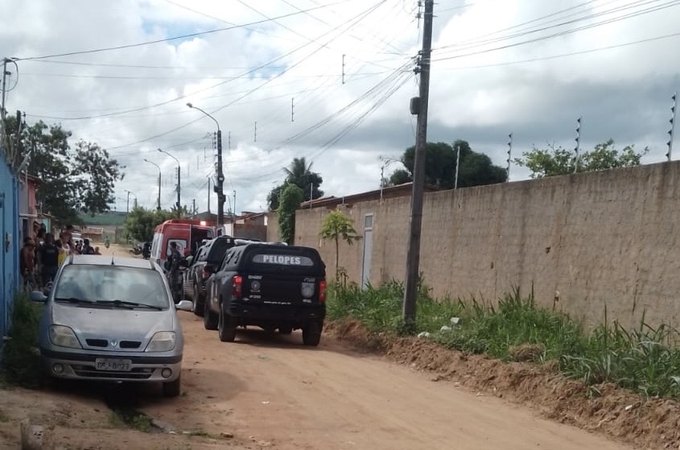 Homem é baleado com dois tiros na cabeça no bairro Canaã, em Arapiraca
