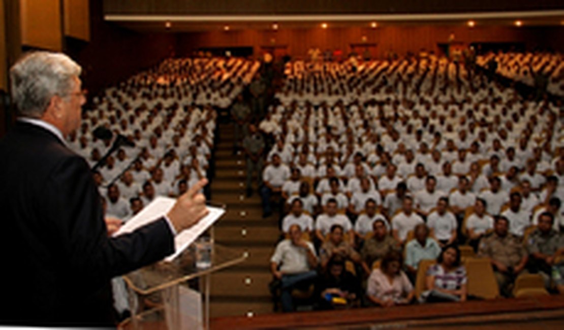 Novos policiais militares participam de aula inaugural