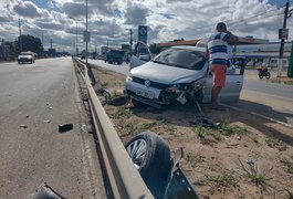 Colisão entre carros deixa motorista ferido na AL-220, em Arapiraca