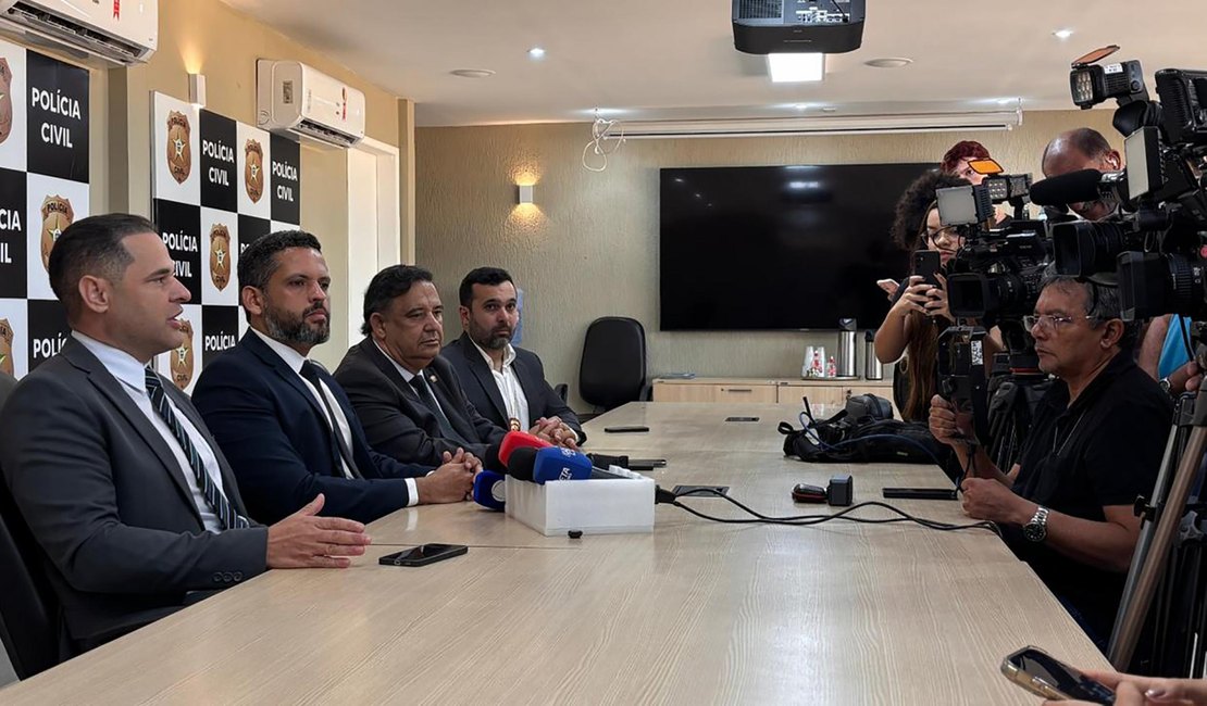 Em coletiva de imprensa, comando da PC fala sobre a morte de dois agentes de polícia no Sertão de Alagoas