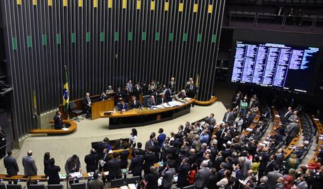 Comissão especial analisa destaques à PEC que limita gastos públicos