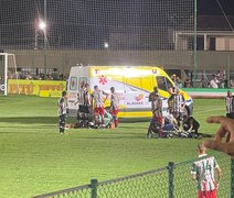 Vídeo. Após cabeçada, jogadores do ASA e do CSE saem de campo em ambulância