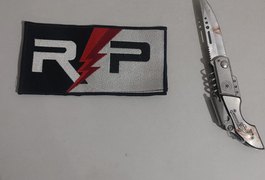 Homem é preso após esfaquear vizinho, na frente da mãe da vítima, e tentar fugir em Arapiraca