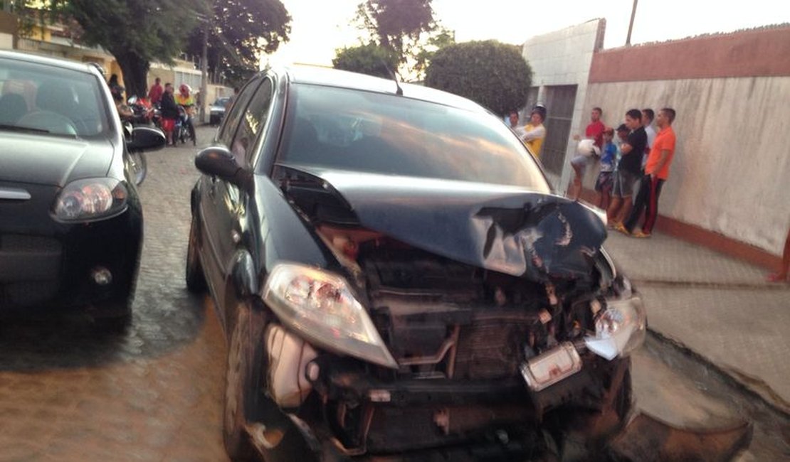 Polícia Militar encontra munições em veículo após acidente em Arapiraca