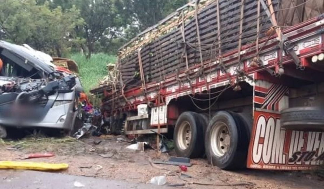 Polícia identifica vítimas do acidente de ônibus de Alagoas em Minas Gerais