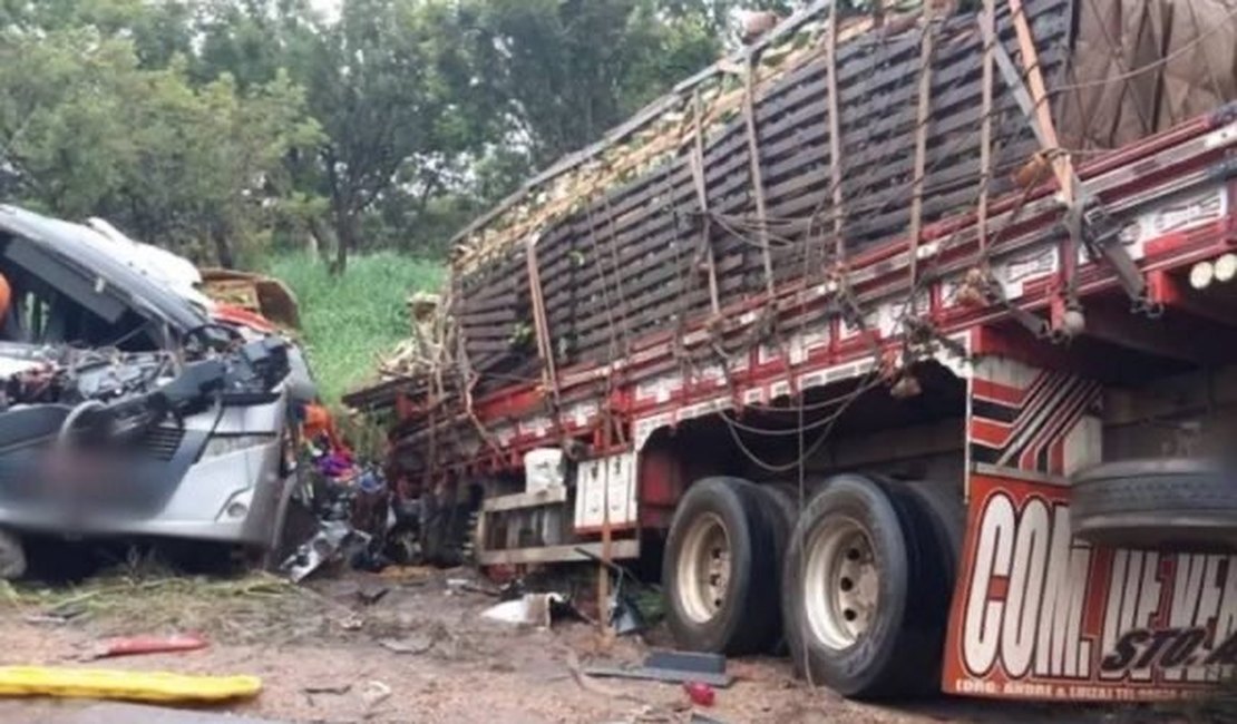 Polícia identifica vítimas do acidente de ônibus de Alagoas em Minas Gerais