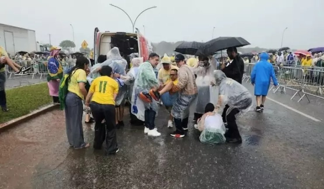 Número de pessoas atingidas por raio em ato pró-Bolsonaro é o maior já registrado no Brasil, segundo Inpe