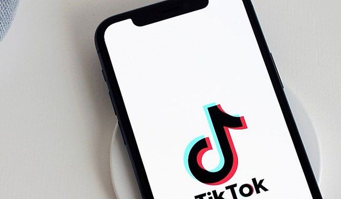 Menino de 12 anos sofre parada cardíaca ao inalar desodorante para 'desafio' do TikTok