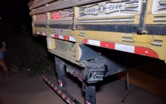 Caminhão carregado com tijolos