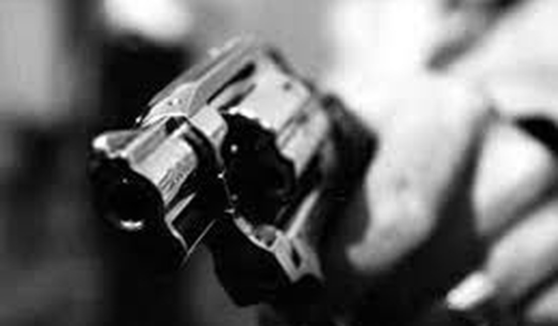 Dona de farmácia é vítima de assalto no bairro Primavera, em Arapiraca