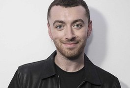 Sam Smith é flagrado beijando ator de '13 Reasons Why'