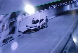 Câmera registra momento em que homem mata ex-companheira a facadas em Pilar