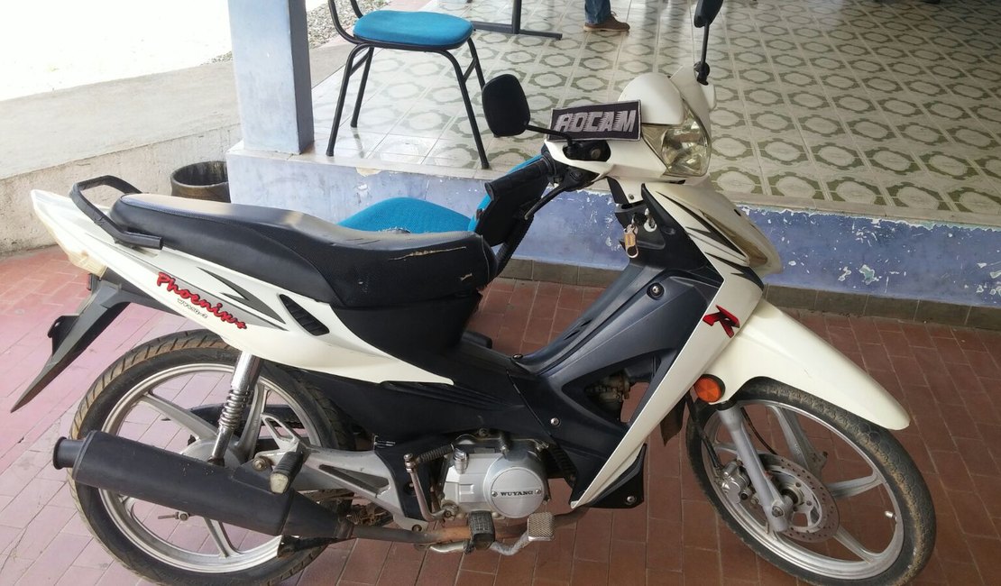 Jovens são detidos com veículo roubado no bairro Planalto, em Arapiraca