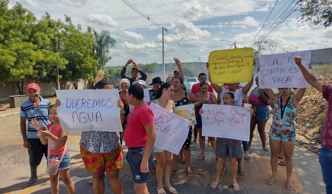 Vídeo. Arapiraquenses sem água há dias protestam e fecham rodovia