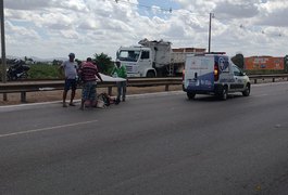 Colisão entre duas motos deixa homens feridos na AL 220, em Arapiraca