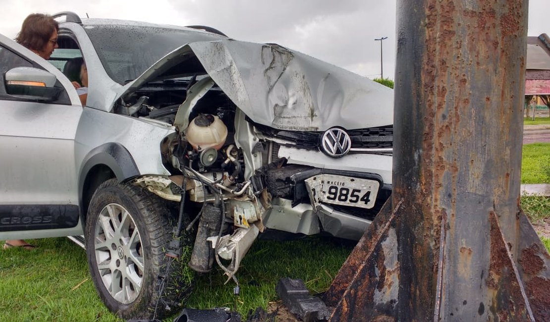 Idosa de 74 anos fica ferida em colisão em São Miguel dos Campos