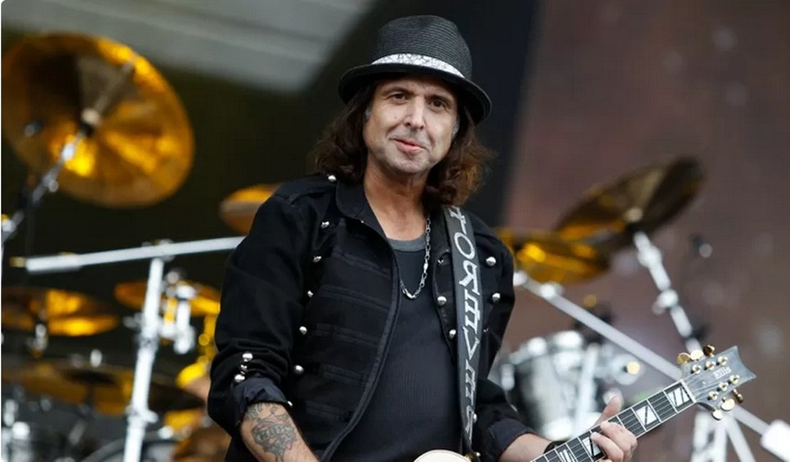 Morre Phil Campbell, ex-guitarrista do Motörhead, aos 64 anos