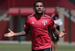 Daniel Alves muda versão, admite sexo com mulher que o acusa de estupro, mas diz que foi consensual