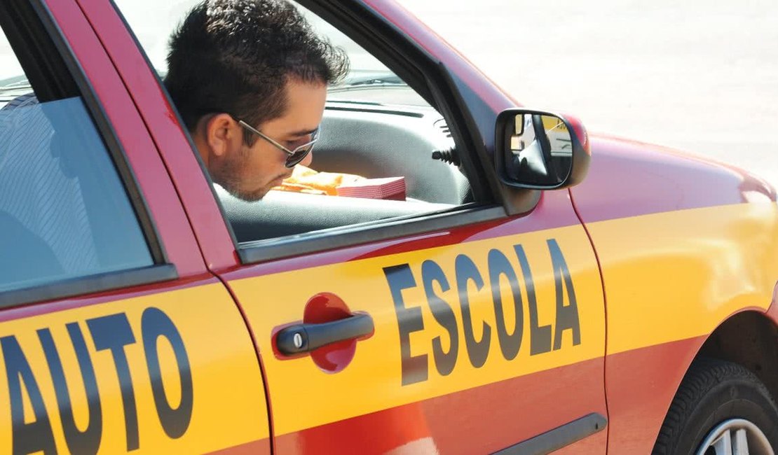 Contran aprova resolução que acaba com obrigação de aula em autoescola