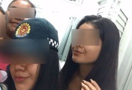 Grupo de policiais faz festinha com mulheres dentro de delegacia