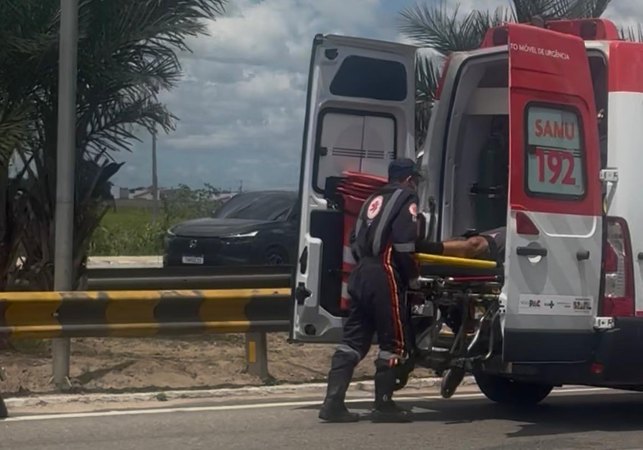 Colisão entre motos deixa dois feridos na AL-110, no bairro Nova Esperança, em Arapiraca